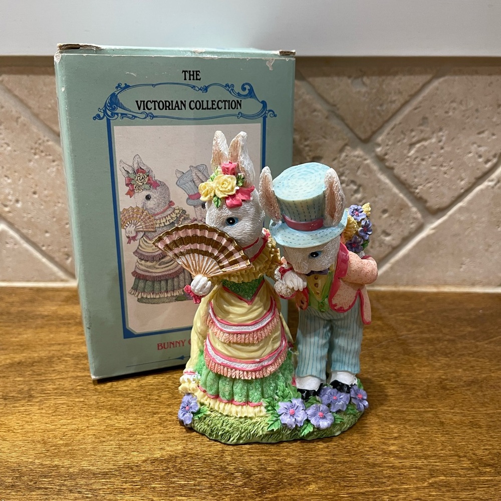 Victorian Collection Bunny Figurine